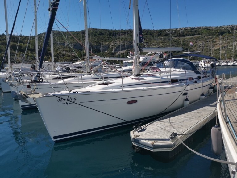 Boat rental Bavaria Bavaria 42 Cruiser in Primošten on Samboat