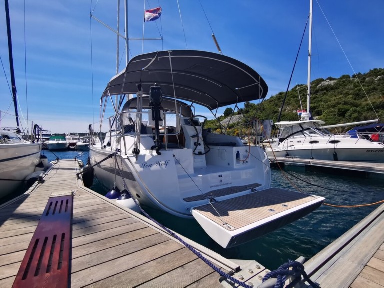 Bavaria Cruiser 36 in Primošten on SamBoat