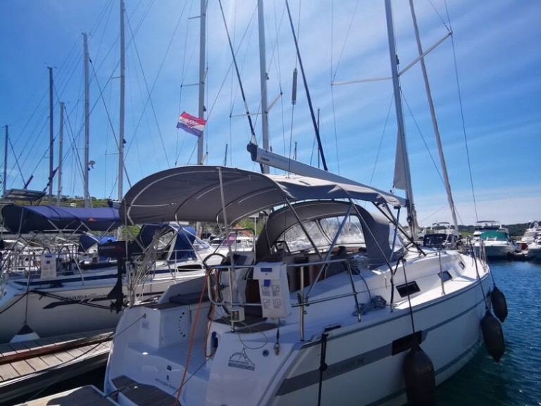 Rent a Bavaria Cruiser 36 Primošten