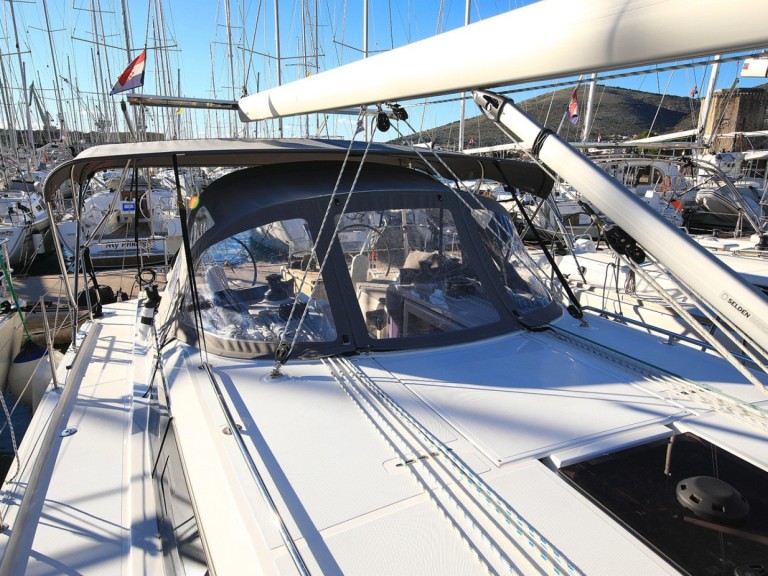 Bareboat Rental Sailboat Bavaria with a boat licence