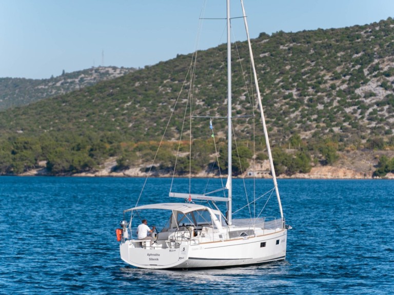 Bénéteau Oceanis 38 in Šibenik on SamBoat