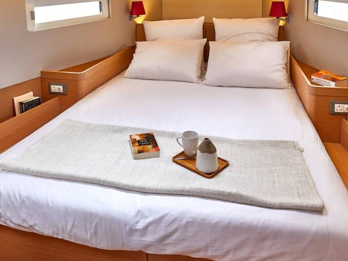 Rent a Jeanneau Sun Odyssey 410 Palamós