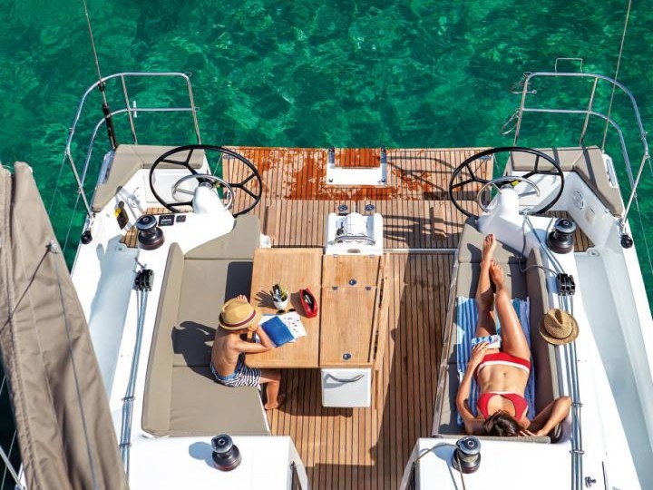 Boat rental Jeanneau Sun Odyssey 410 in Palamós on Samboat