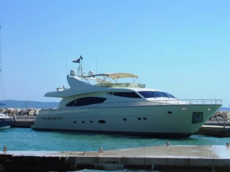 Rent a Ferretti Ferretti Yachts 880 - 4. cab Salamina