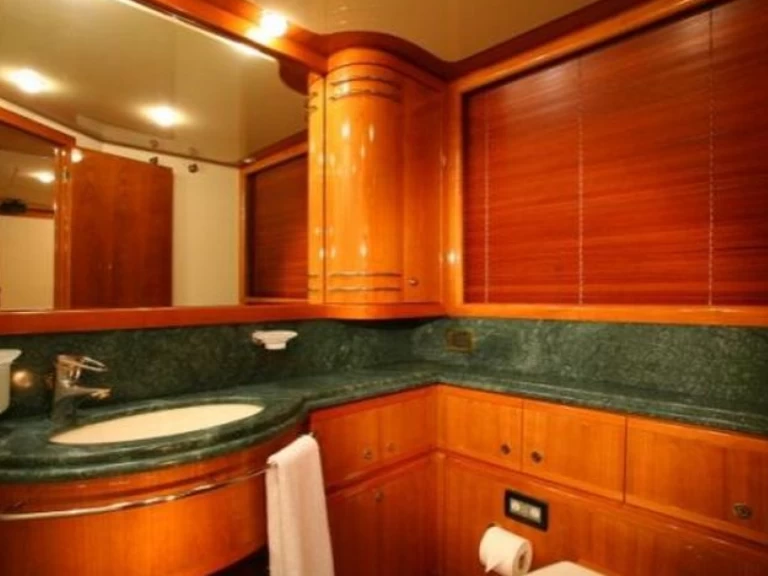 Boat rental Ferretti Ferretti Yachts 880 - 4. cab in Salamina on Samboat