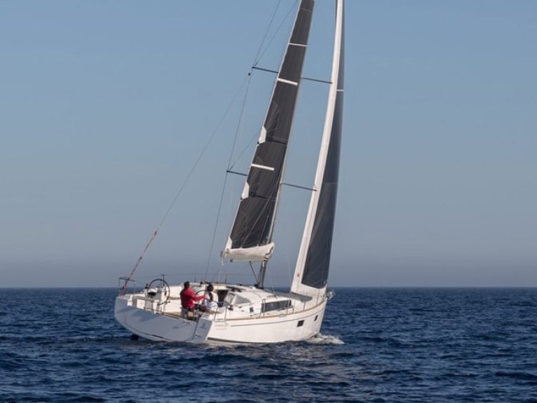 Bénéteau Oceanis 38.1 in Marina Punat on SamBoat