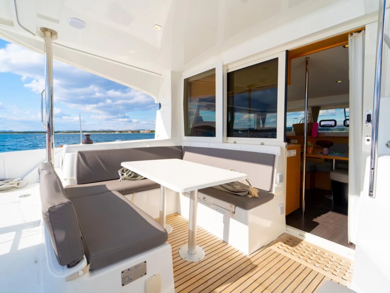 Motorboat for rent Šibenik at the best price