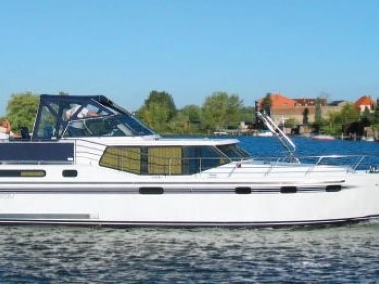 Houseboat rental with or without captain Vacance Waren (Müritz)