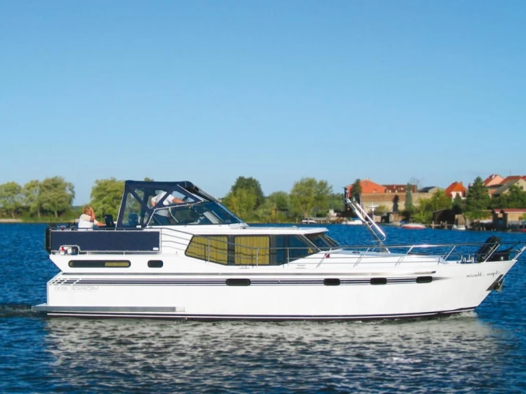 Bareboat Rental Houseboat Vacance with a boat licence