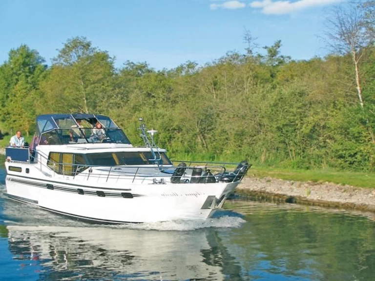 Vacance 1200 SE charter bareboat or captained in  Waren (Müritz)