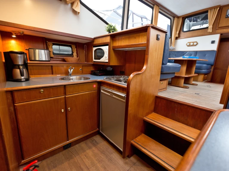 Bareboat Rental Houseboat Vacance with a boat licence