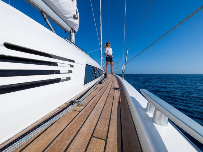 Rent a Bénéteau Oceanis 46.1 10 pax Alimos