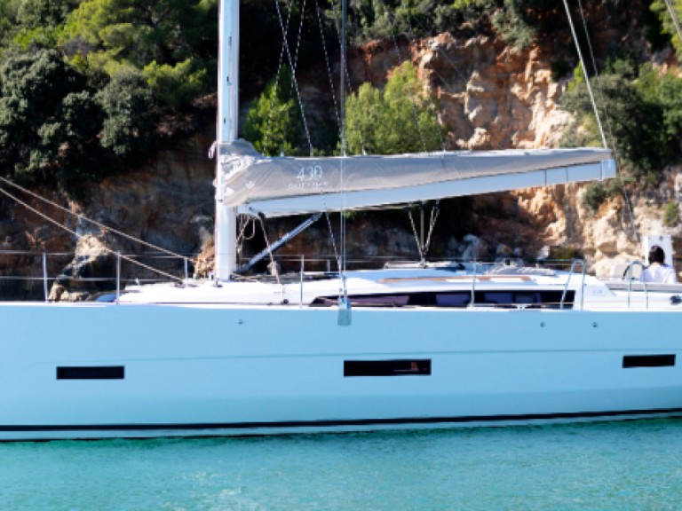 Yacht charter Hyères cheap DUFOUR 430