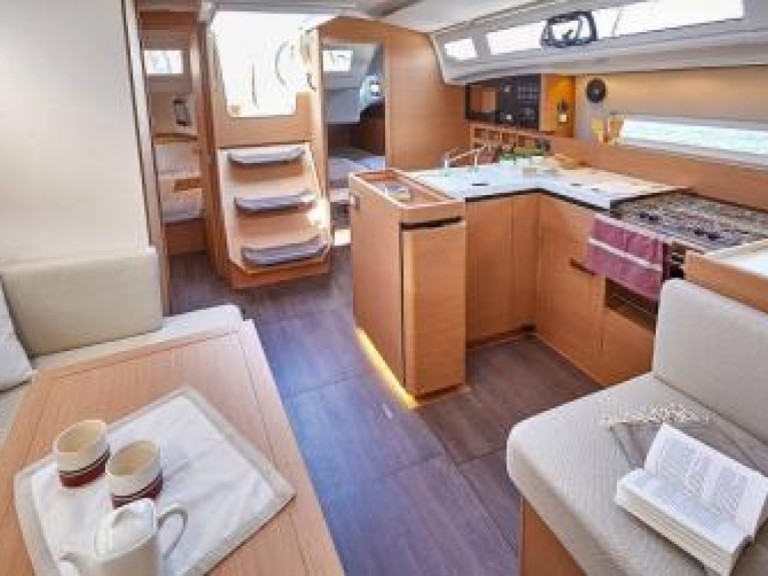 Yacht charter Hyères cheap  SHAMAN 2 SUN ODYSSEY 410 PERFORMANCE 