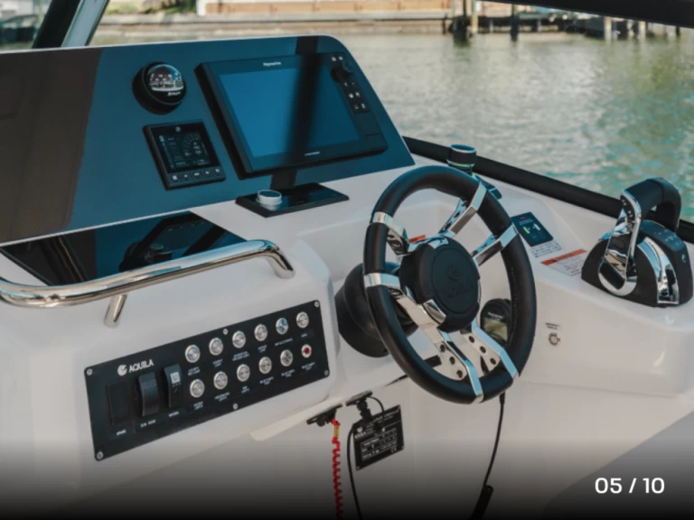 Boat rental Aquila Aquila 32 Sport in Dénia on Samboat