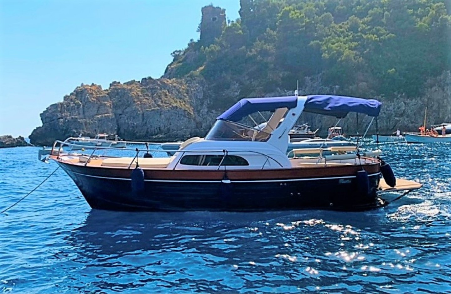 Rent a Motorboat Cantieri Mimì Libeccio 8.50 Sport in Amalfi Coast