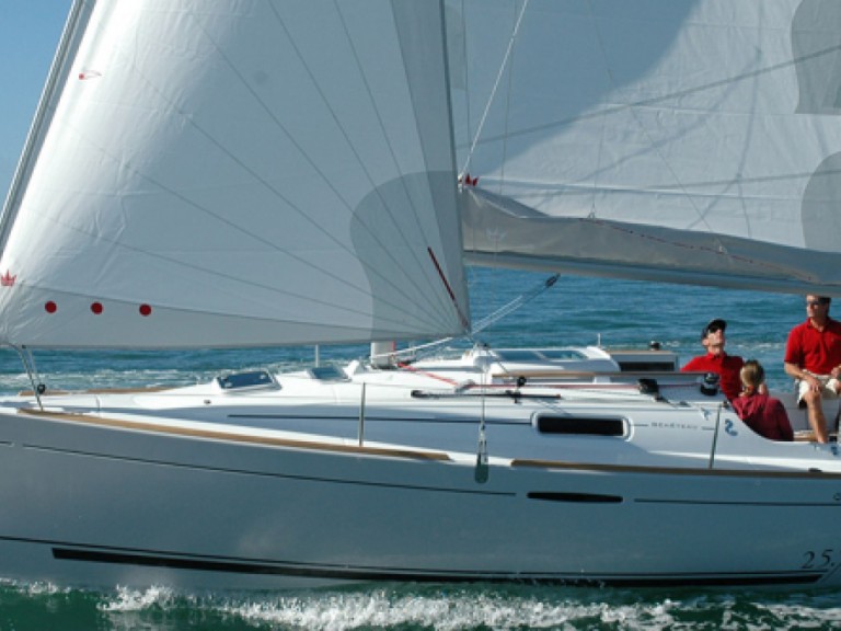 Yacht charter La Trinité-sur-Mer cheap FIRST 25 QUILLE. R