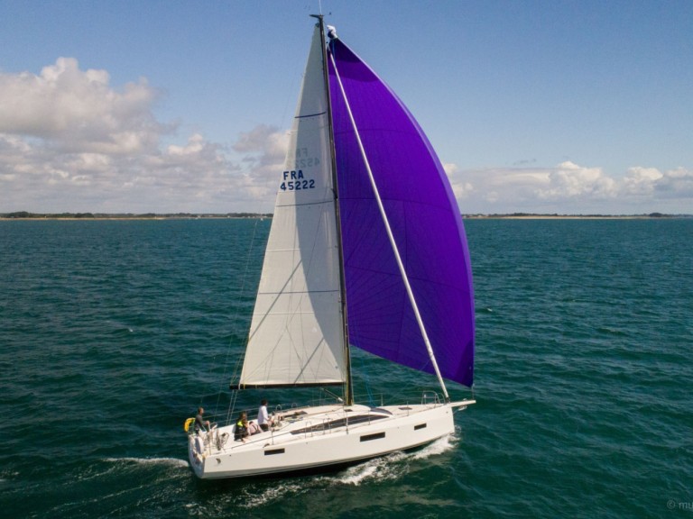 Sailboat for rent Port-Haliguen at the best price