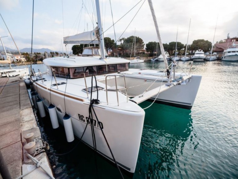 Yacht charter Punta Ala cheap Lagoon 400 S2