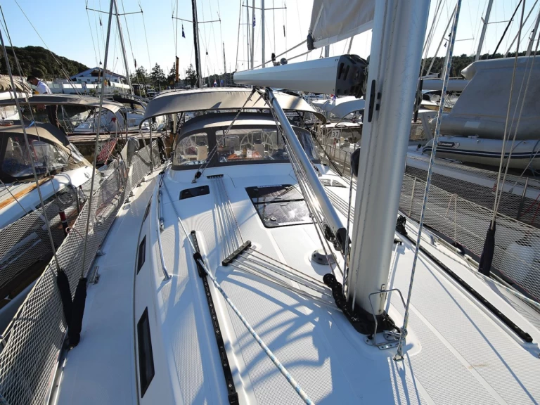 Boat rental Bavaria Bavaria Cruiser 40 Avantgarde in Pula on Samboat