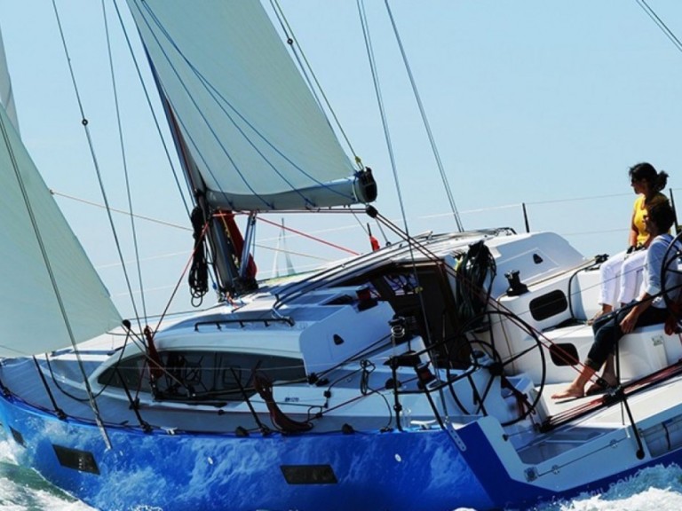 Sailboat for rent Marseille at the best price