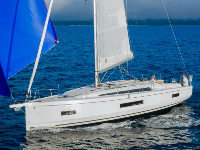 OCEANIS 40.1 OCEANIS 40.1 charter bareboat or captained in  Arzon