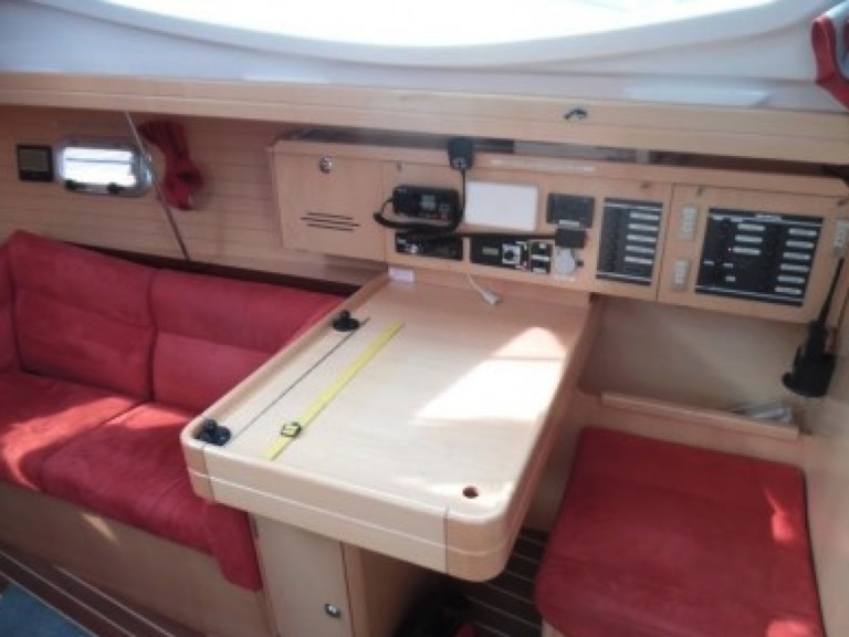 Sailboat for rent Arzon at the best price