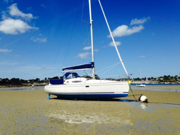 Kirie Feeling 32 Di charter bareboat or captained in  Arzon