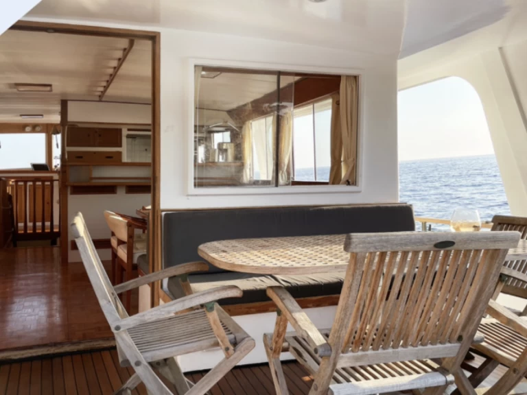 Rent a Grand Banks Grand Banks 50 Marseille