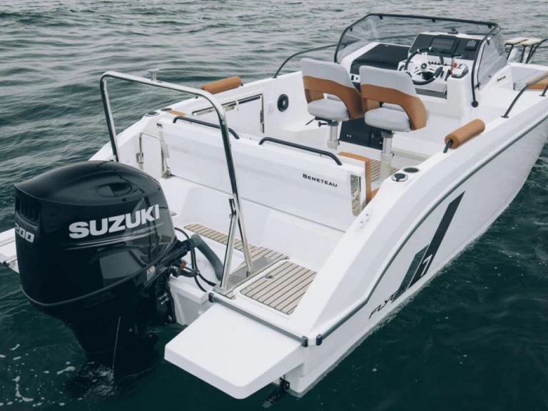 Rent a Bénéteau Flyer 7 SUNdeck Mahón