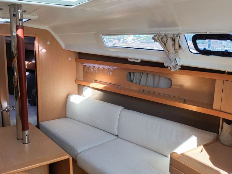 Sailboat rental with or without captain Bénéteau Port-Haliguen