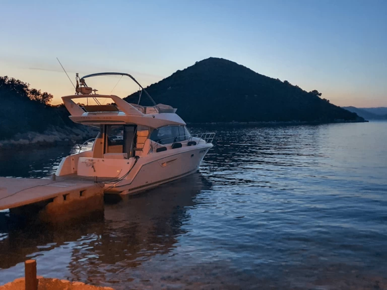 Motorboat rental with or without captain Jeanneau Dubrovnik