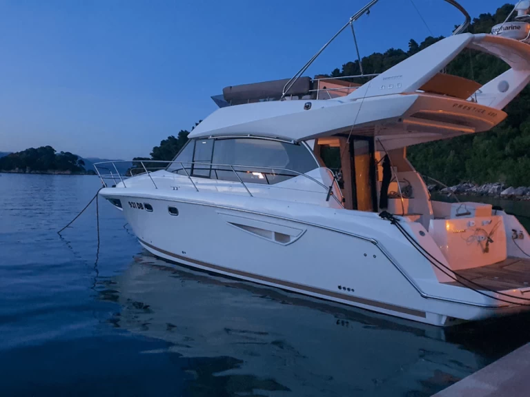 Bareboat Rental Motorboat Jeanneau with a boat licence