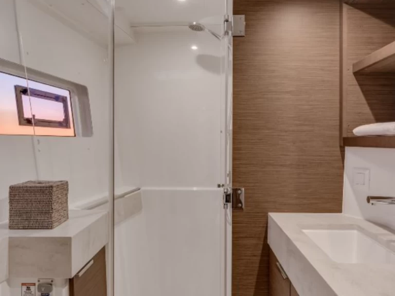 Rent a Lagoon Lagoon 40 Raiatea