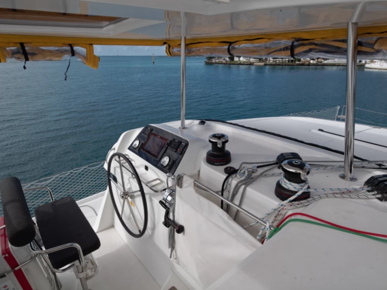 Boat rental Lagoon Lagoon 42 in Raiatea on Samboat