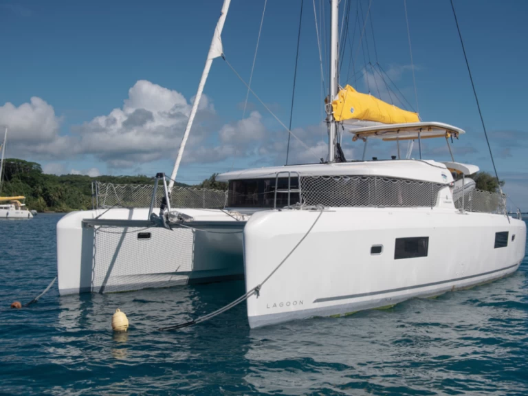 Catamaran for rent Raiatea at the best price