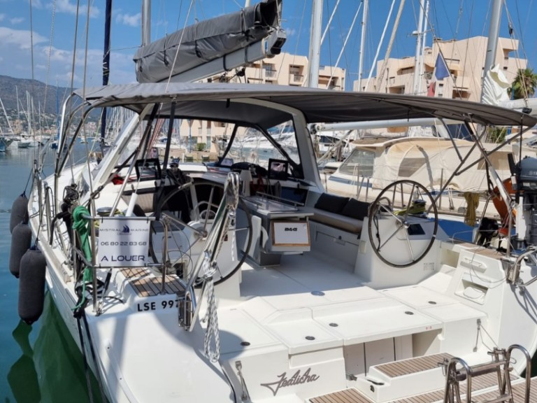 Sailboat for rent Bormes-les-Mimosas at the best price