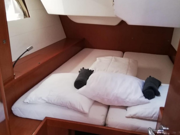 Bénéteau Oceanis 48 in Bormes-les-Mimosas on SamBoat