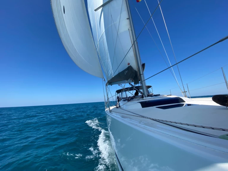 Sailboat for rent Port-Camargue at the best price