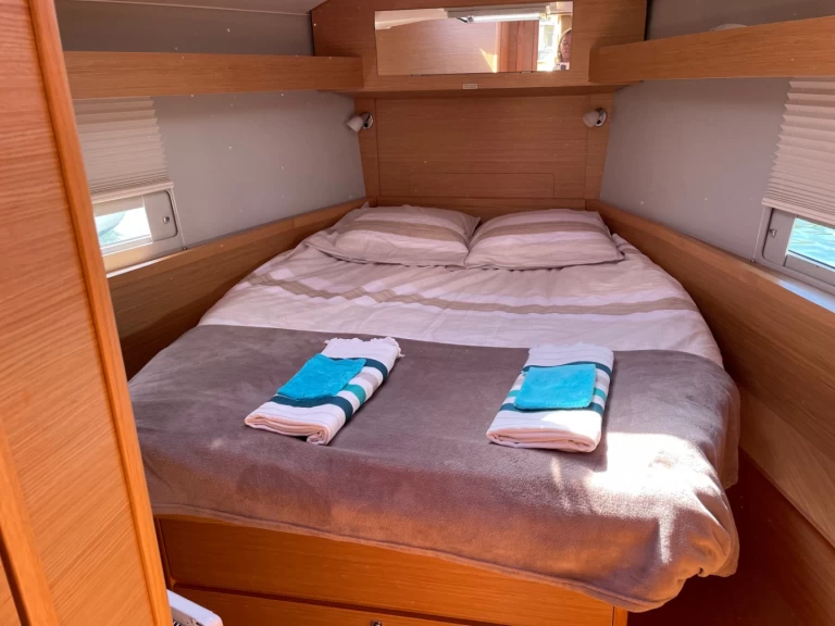 Dufour Dufour 430 in Port-Camargue on SamBoat