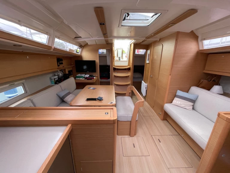 Yacht charter Port-Camargue cheap Dufour 430