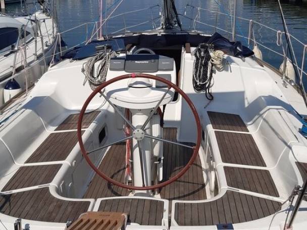 Sailboat rental in Izola - Jeanneau Sun Odyssey 37