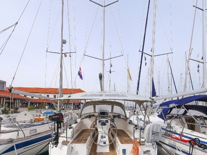 Sailboat rental in Pula - Bavaria Cruiser 36
