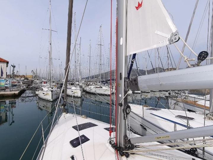 Sailboat for rent Pula at the best price