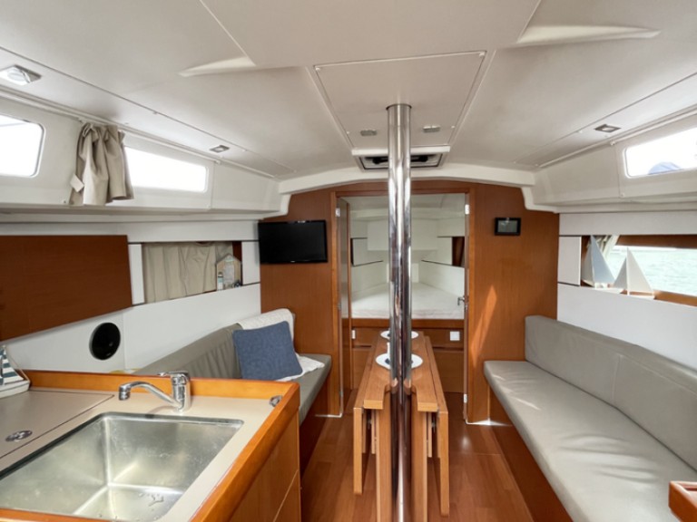 Bareboat Rental Sailboat Bénéteau with a boat licence