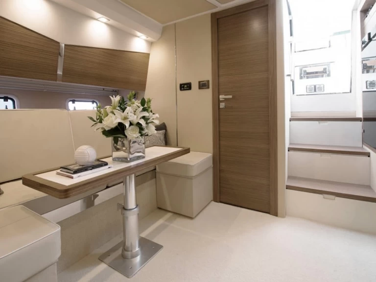 Motorboat rental in Sorrento - Azimut Atlantis 44