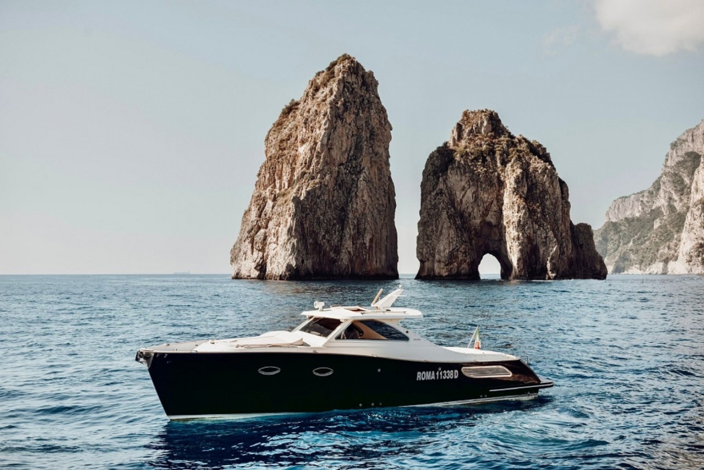 Rent a Motorboat Grand Azur 33 in Vico Equense (GRAND AZUR 33) | SamBoat