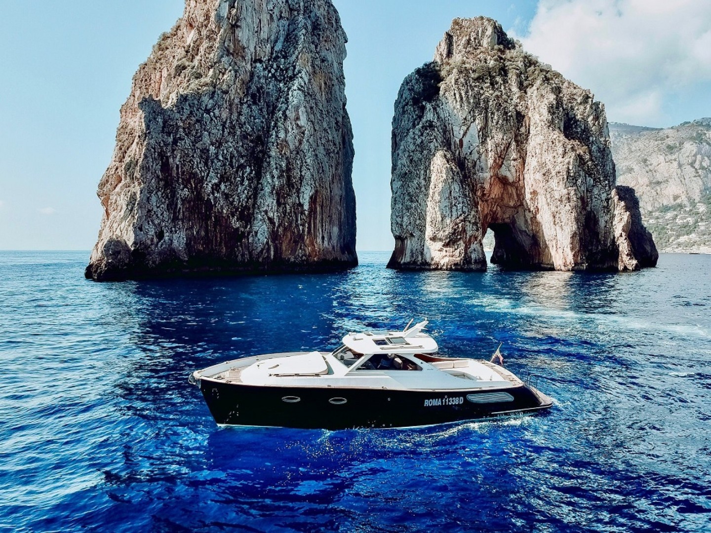 Rent a Motorboat Grand Azur 33 in Vico Equense (GRAND AZUR 33) | SamBoat