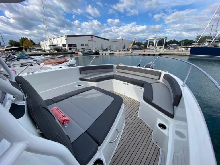 Motorboat rental with or without captain Jeanneau Cogolin