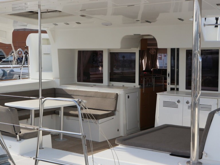Catamaran rental in Palma de Mallorca - Lagoon Lagoon 450